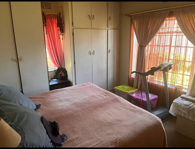 3 BEDROOM FREEHOLD FOR SALE IN SOUTH HILLS